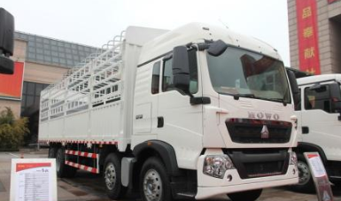 城市道路守護(hù)新力量 重汽豪沃T5G210單橋洗掃車與防撞緩沖車外觀深度解析